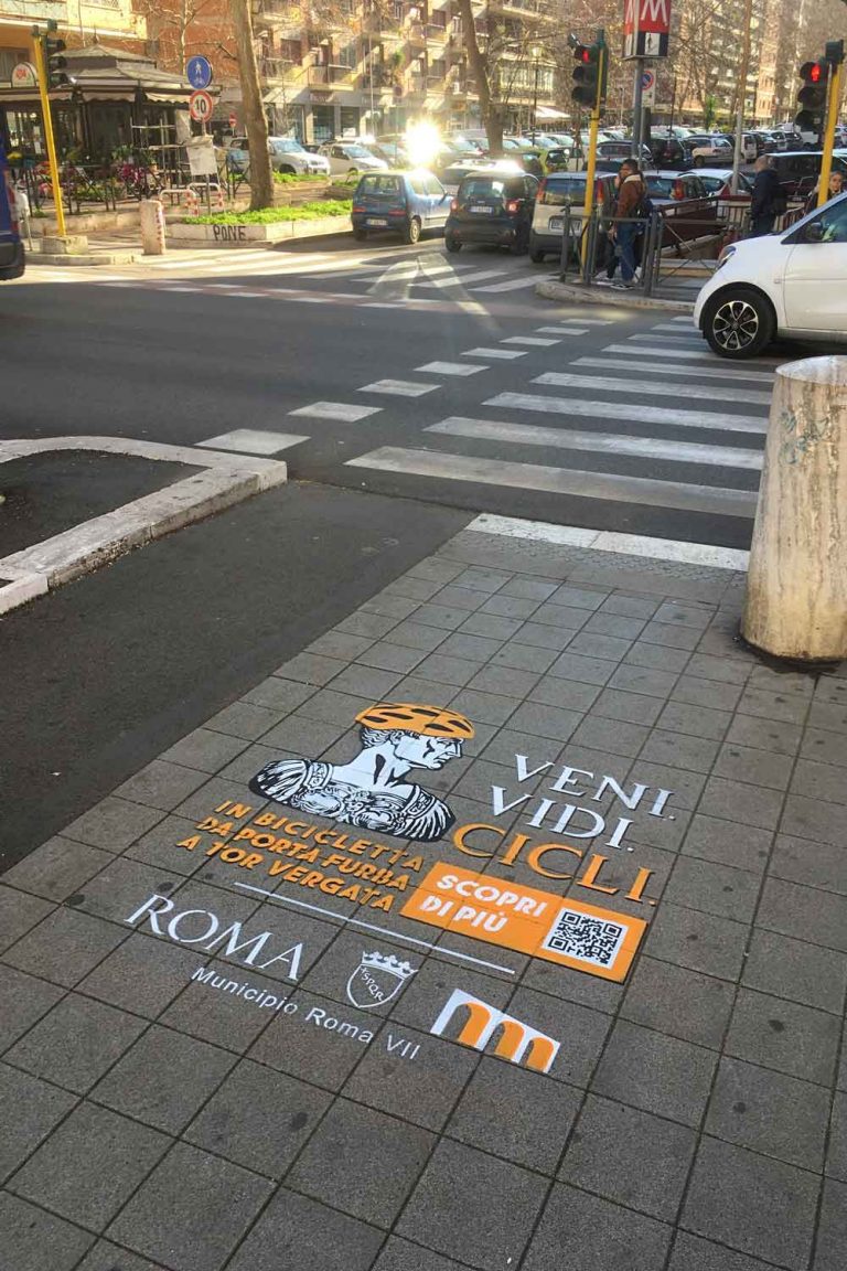 Mobilità sostenibile: a Roma le nuove ciclabili con i “green graffiti” di Jungle