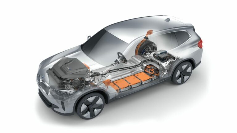 Auto elettrica, maxi contratto tra BMW e Northvolt  per le batterie al litio