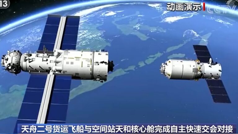 Pannelli solari per la stazione spaziale cinese Tianhe