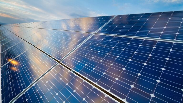 Elettricità Futura e Italia Solare: “Chiarezza sui moduli FV bifacciali per favorirne l’installazione”