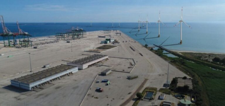 Riprendono i lavori per il parco eolico offshore nel Mar Grande di Taranto