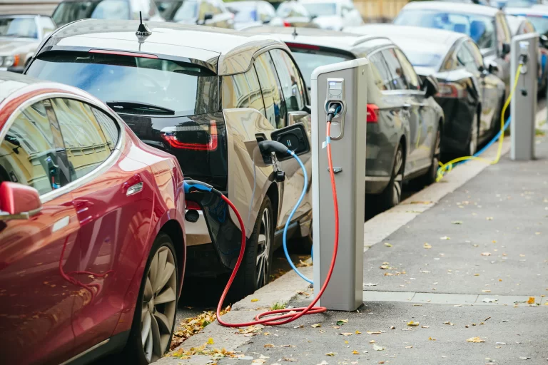 Motus-E: “Urge rinnovare gli incentivi per auto elettriche”