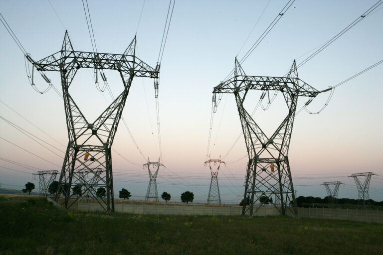 Terna migliora la qualità della rete elettrica in Sicilia con nuovo elettrodo