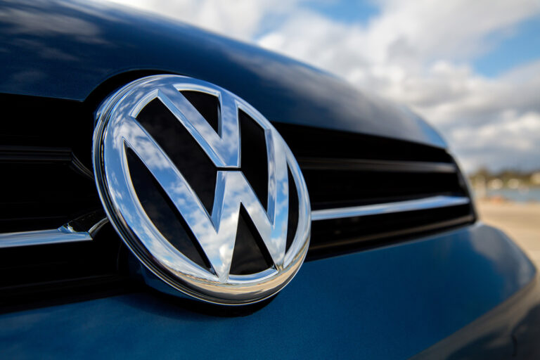 Volkswagen rinvia decisione su gigafactory in Europa orientale