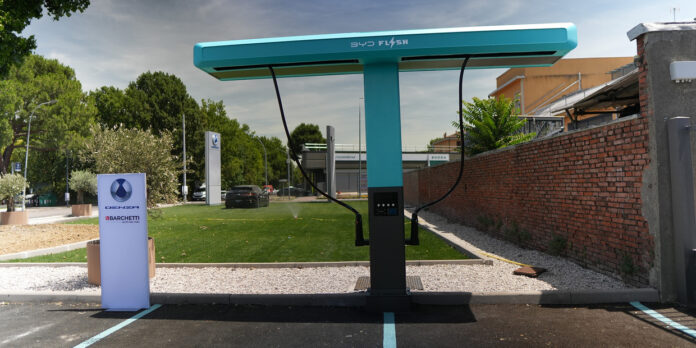 BYD inaugura a Bologna la prima stazione Flash Charging da 1,5 MW in Italia